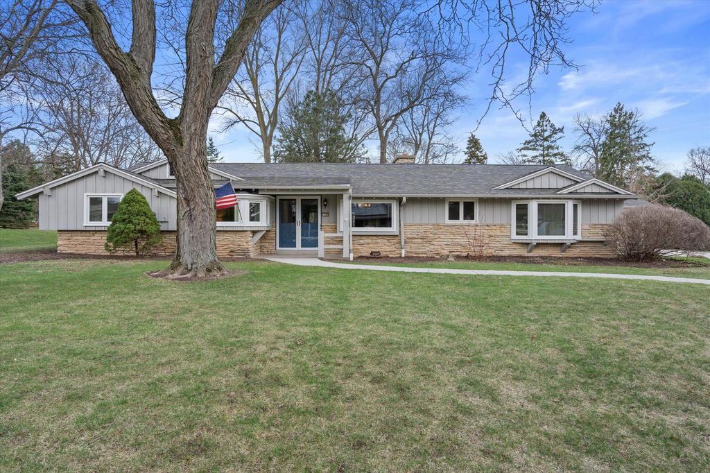 17505 Azure LANE, Brookfield, WI 53045