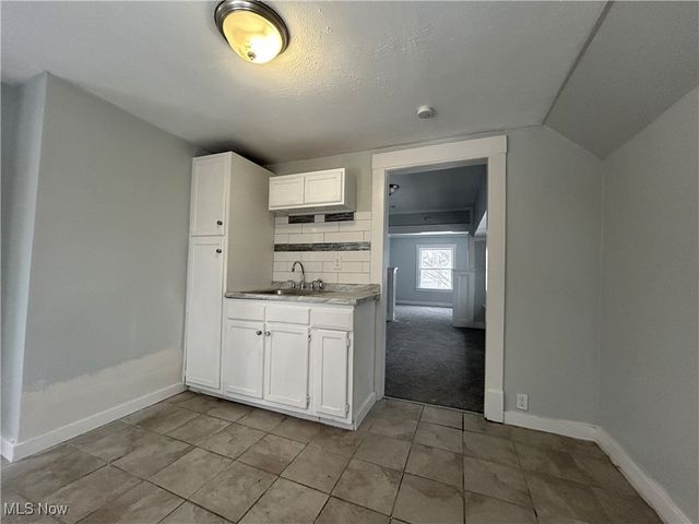 3233 W 94th Street UP, Cleveland, OH 44102