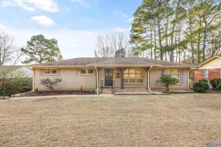 1009 Woodall Lane NW, Huntsville, AL 35816