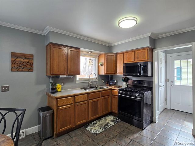 2909 Central Boulevard, Milford, MI 48380