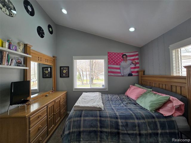 2909 Central Boulevard, Milford, MI 48380