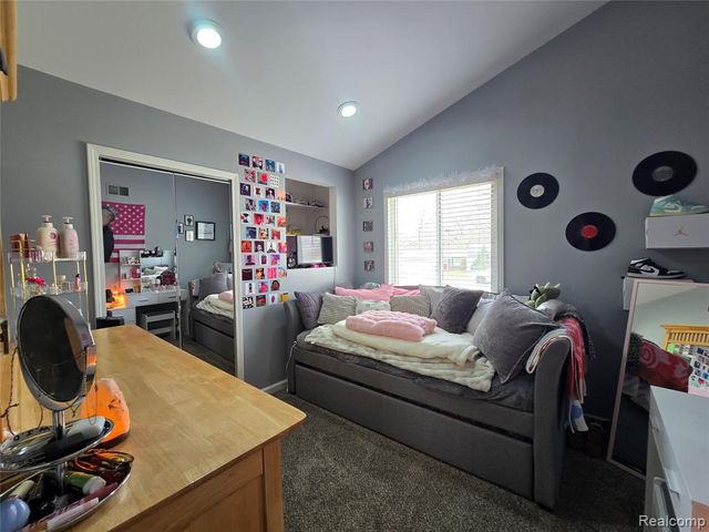 2909 Central Boulevard, Milford, MI 48380