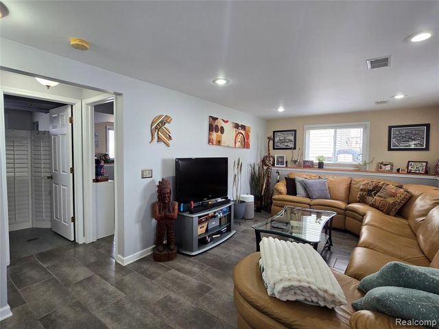 2909 Central Boulevard, Milford, MI 48380