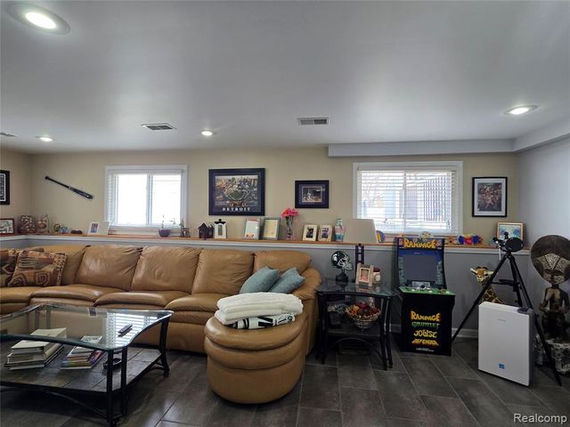 2909 Central Boulevard, Milford, MI 48380