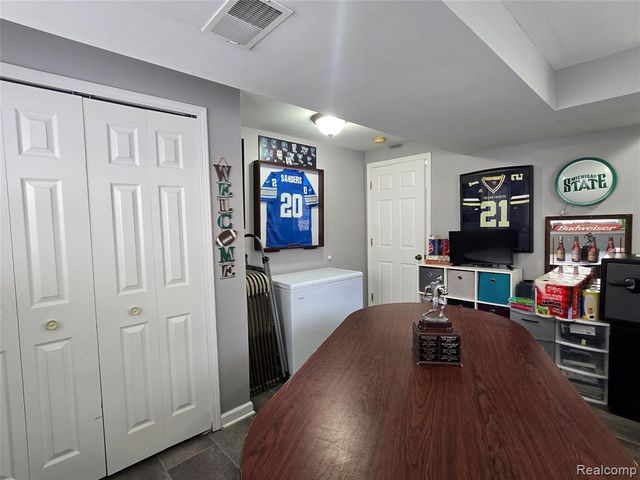 2909 Central Boulevard, Milford, MI 48380