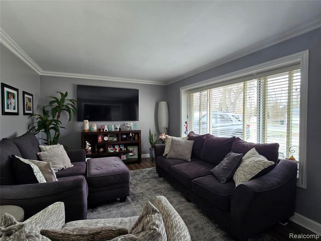 2909 Central Boulevard, Milford, MI 48380