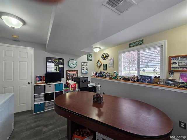 2909 Central Boulevard, Milford, MI 48380