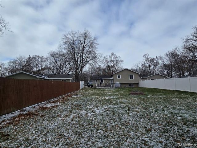 2909 Central Boulevard, Milford, MI 48380