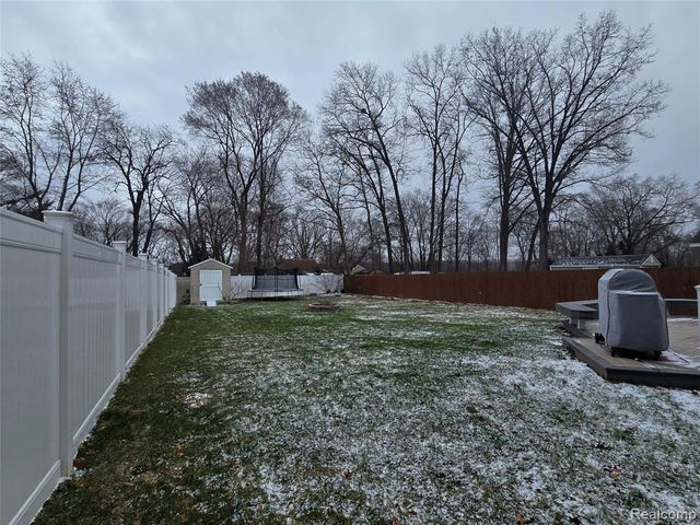 2909 Central Boulevard, Milford, MI 48380