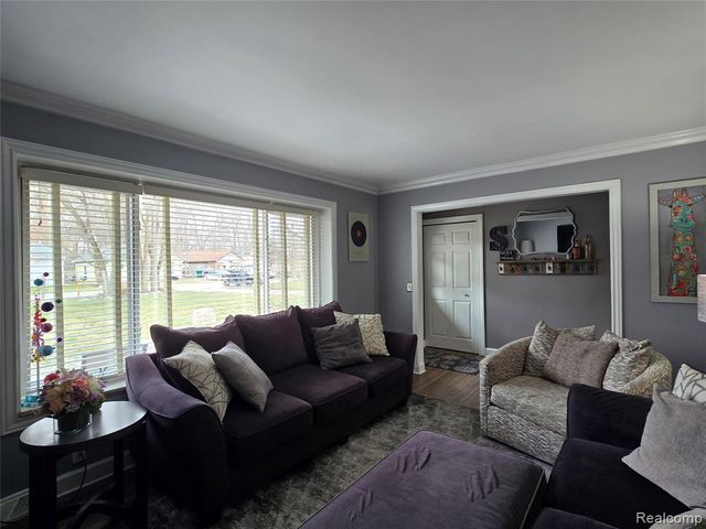 2909 Central Boulevard, Milford, MI 48380