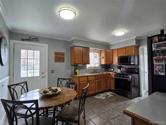 2909 Central Boulevard, Milford, MI 48380