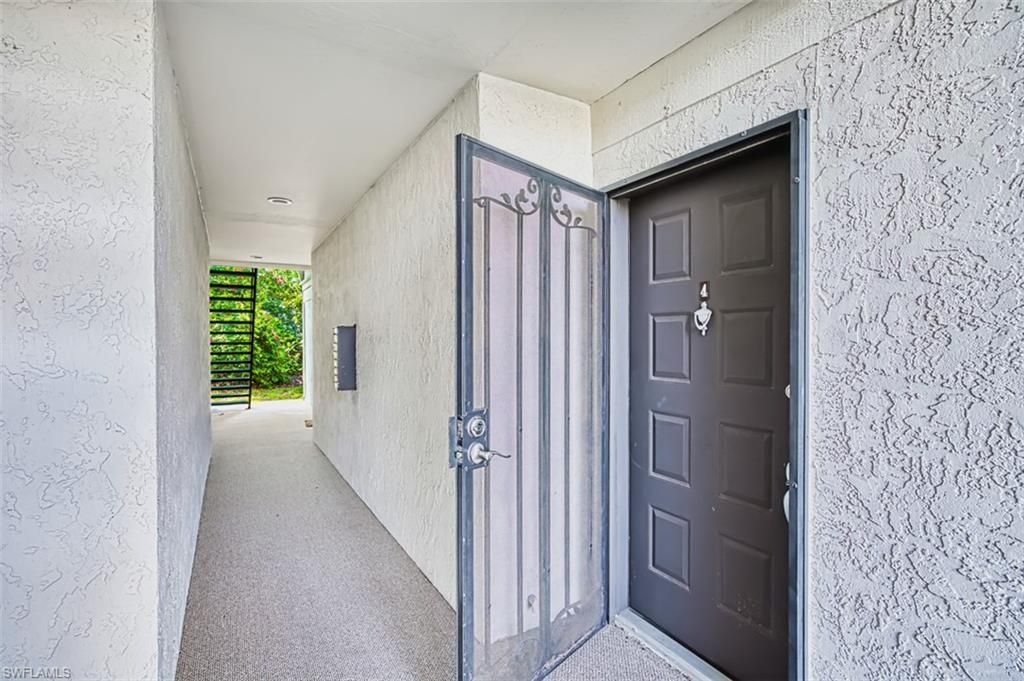 8061 S Woods CIR 4, FORT MYERS, FL 33919 — photo 5