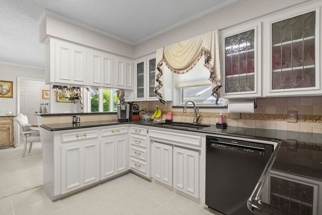 109 Oak Forest Trail, Euless, TX 76039