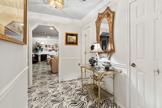 109 Oak Forest Trail, Euless, TX 76039