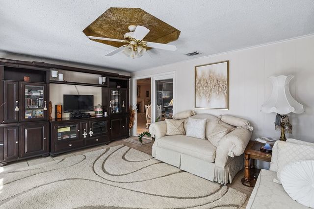 109 Oak Forest Trail, Euless, TX 76039