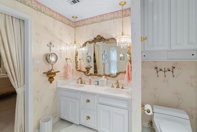 109 Oak Forest Trail, Euless, TX 76039