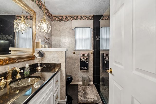 109 Oak Forest Trail, Euless, TX 76039