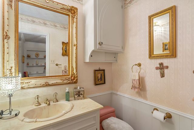 109 Oak Forest Trail, Euless, TX 76039