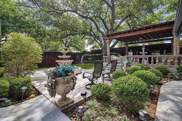 109 Oak Forest Trail, Euless, TX 76039