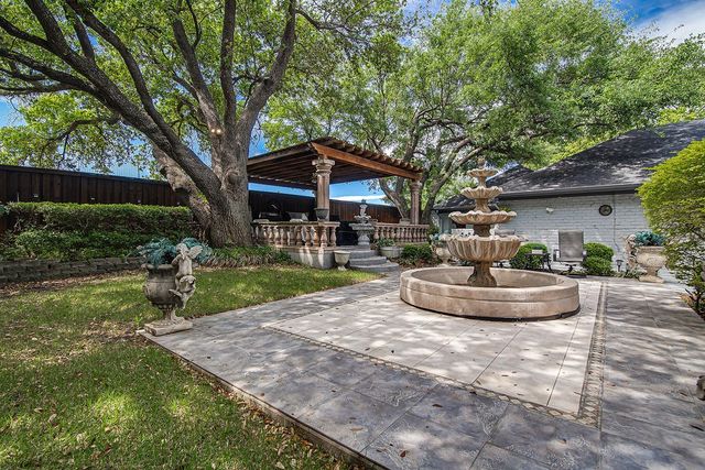 109 Oak Forest Trail, Euless, TX 76039