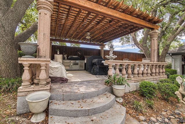 109 Oak Forest Trail, Euless, TX 76039