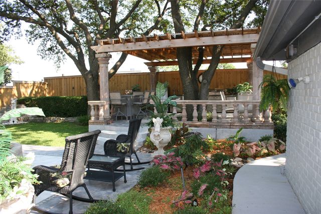 109 Oak Forest Trail, Euless, TX 76039