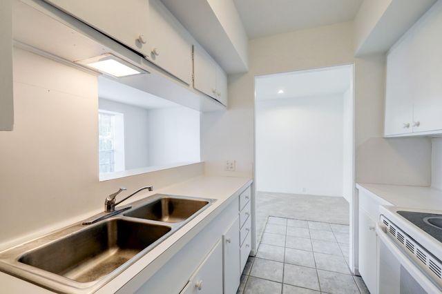 5353 Institute Lane 29, Houston, TX 77005