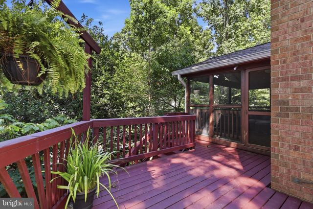 12024 CHEVIOT DR, Herndon, VA 20170