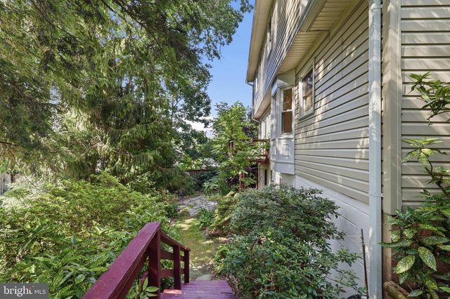 12024 CHEVIOT DR, Herndon, VA 20170