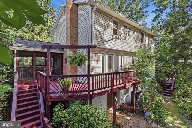 12024 CHEVIOT DR, Herndon, VA 20170