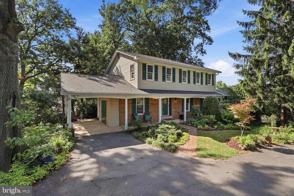 12024 CHEVIOT DR, Herndon, VA 20170