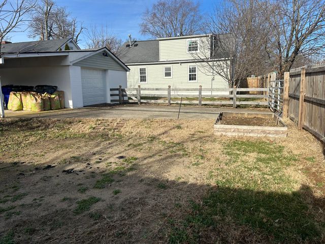 2100 Clays Mill Road, Lexington, KY 40503