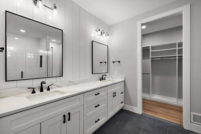 5793 Heights Boulevard, Sterling Heights, MI 48314