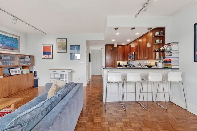 48 Beacon St 9F, Boston, MA 02108