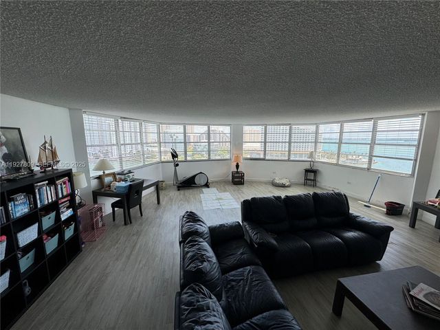 905 Brickell Bay Dr 1530, Miami, FL 33131