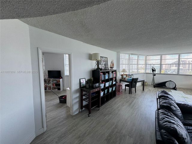 905 Brickell Bay Dr 1530, Miami, FL 33131