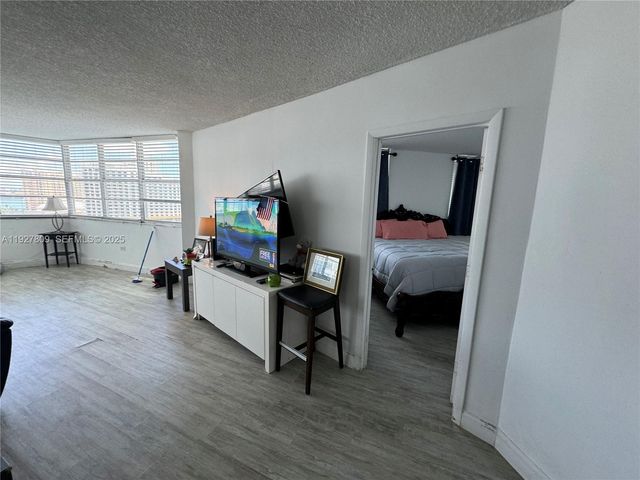 905 Brickell Bay Dr 1530, Miami, FL 33131