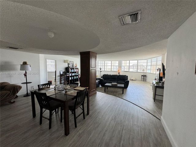 905 Brickell Bay Dr 1530, Miami, FL 33131