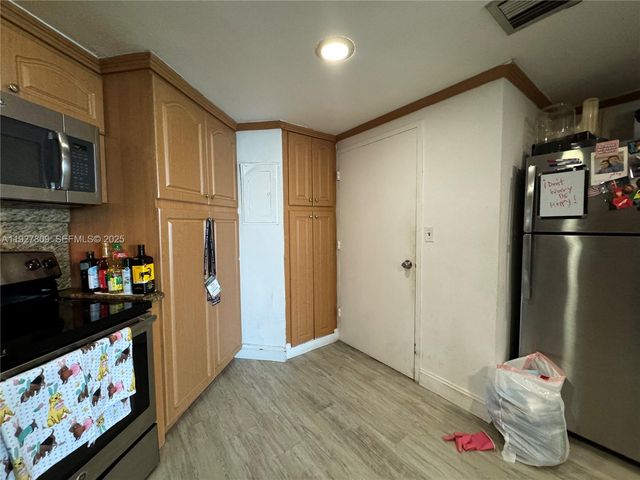 905 Brickell Bay Dr 1530, Miami, FL 33131