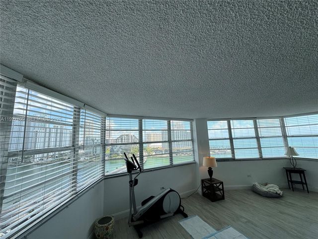 905 Brickell Bay Dr 1530, Miami, FL 33131