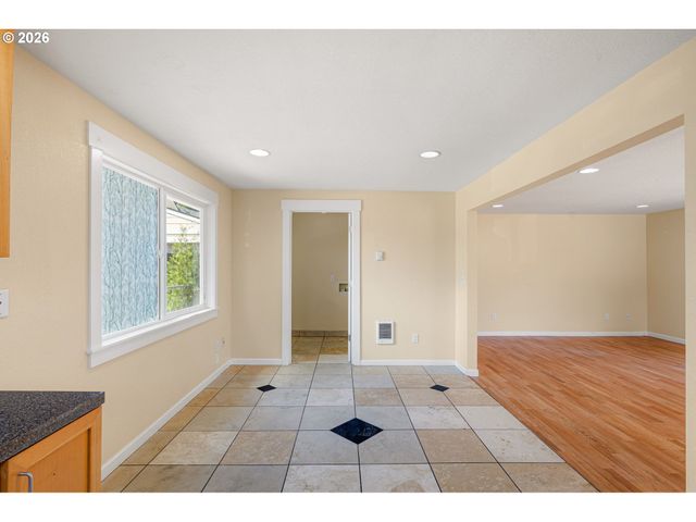 2631 EDISON St, Eugene, OR 97402