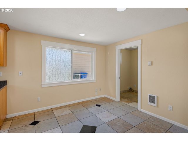 2631 EDISON St, Eugene, OR 97402
