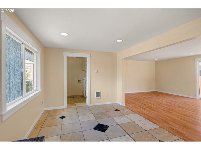 2631 EDISON St, Eugene, OR 97402
