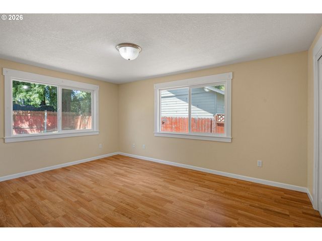 2631 EDISON St, Eugene, OR 97402