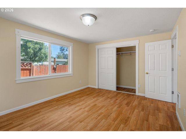 2631 EDISON St, Eugene, OR 97402