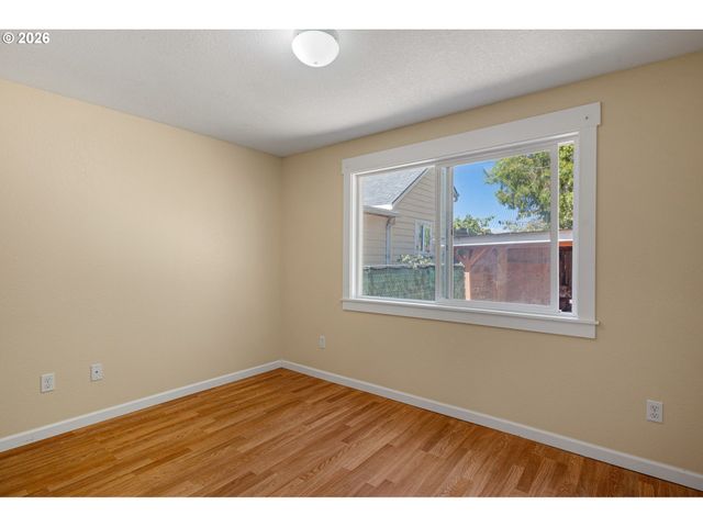 2631 EDISON St, Eugene, OR 97402
