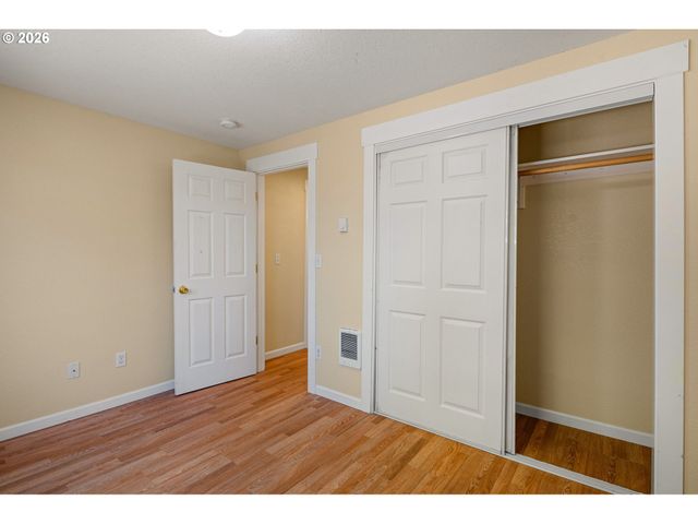 2631 EDISON St, Eugene, OR 97402