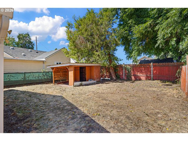 2631 EDISON St, Eugene, OR 97402