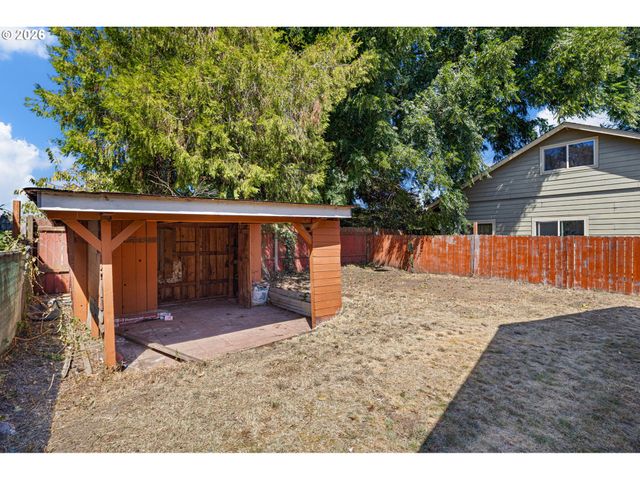 2631 EDISON St, Eugene, OR 97402