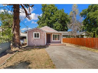 2631 EDISON St, Eugene, OR 97402